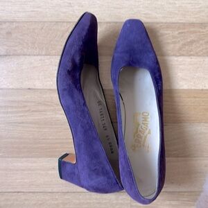 Vintage Salvatore Ferragamo purple kitten heels